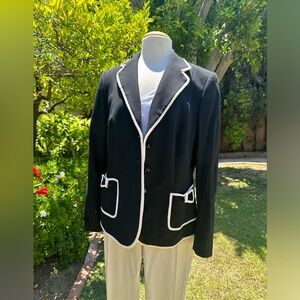 Used Rena Lange Jacket 95%Virgin wool 5% elastin. Need a dry cleaning